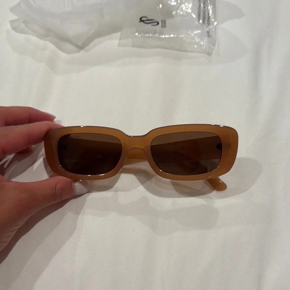 Amazon sunglasses color